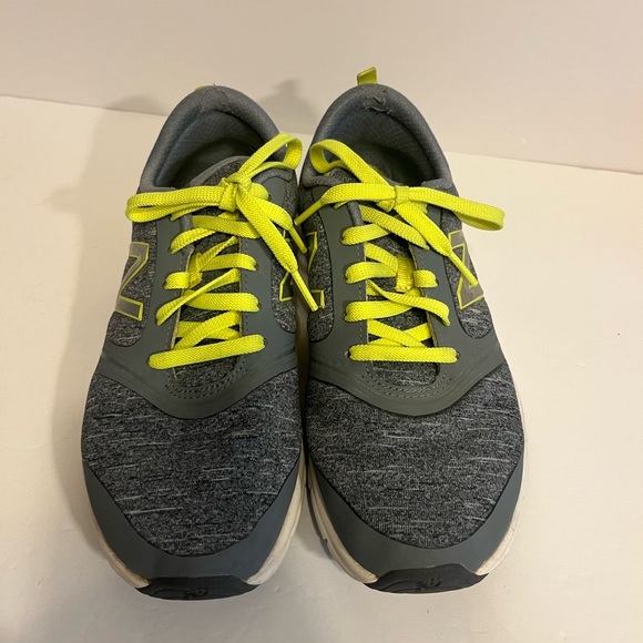 New Balance Women’s 711 Heathered Gray Running Shoes size 8. - Picture 2 of 6